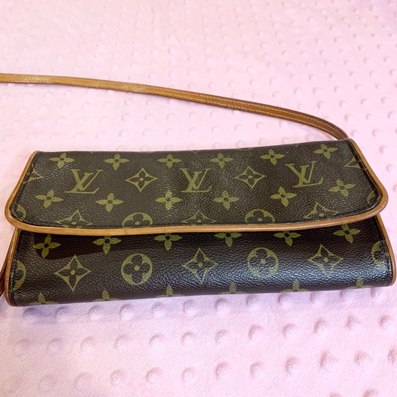🚨SOLD! LV Monogram Pochette Twin GM - Picture 2 of 11